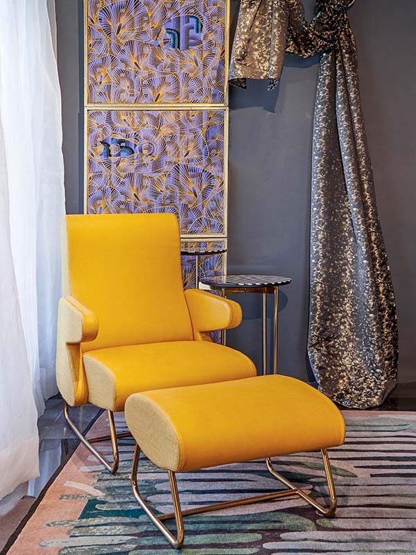 Worrel Relaxing Chair + Foot Stool